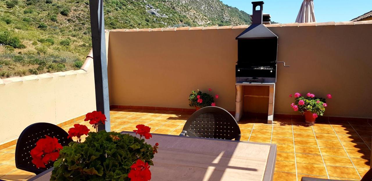 Casitas Cueva Del Gato Villa Benaojan Exterior photo